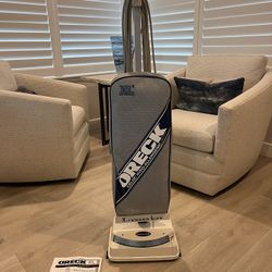 Vacuum cleaner (Oreck)