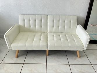 SMALL WHITE COUCH WITH USB PORT