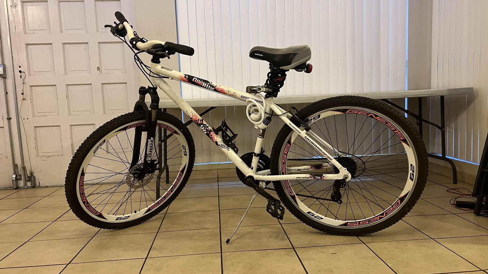 29 Inch Genesis Aluminum Mountain Bike for Sale in Los Angeles CA