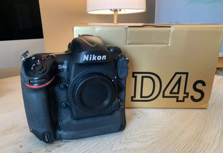 Nikon D4S DSLR (body only) black