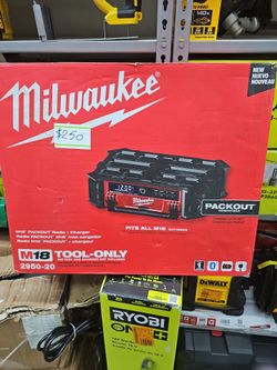 Milwaukee  packout radio