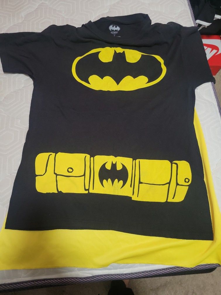 Batman Tshirt With Velcro Detachable Cape