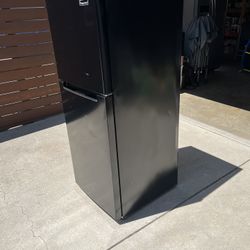 Refrigerator 10.1 cu.ft Magic Chef