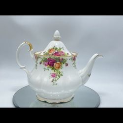 1962 Royal Albert Old Country Roses Teapot Bone China England 7 1/2" Tall