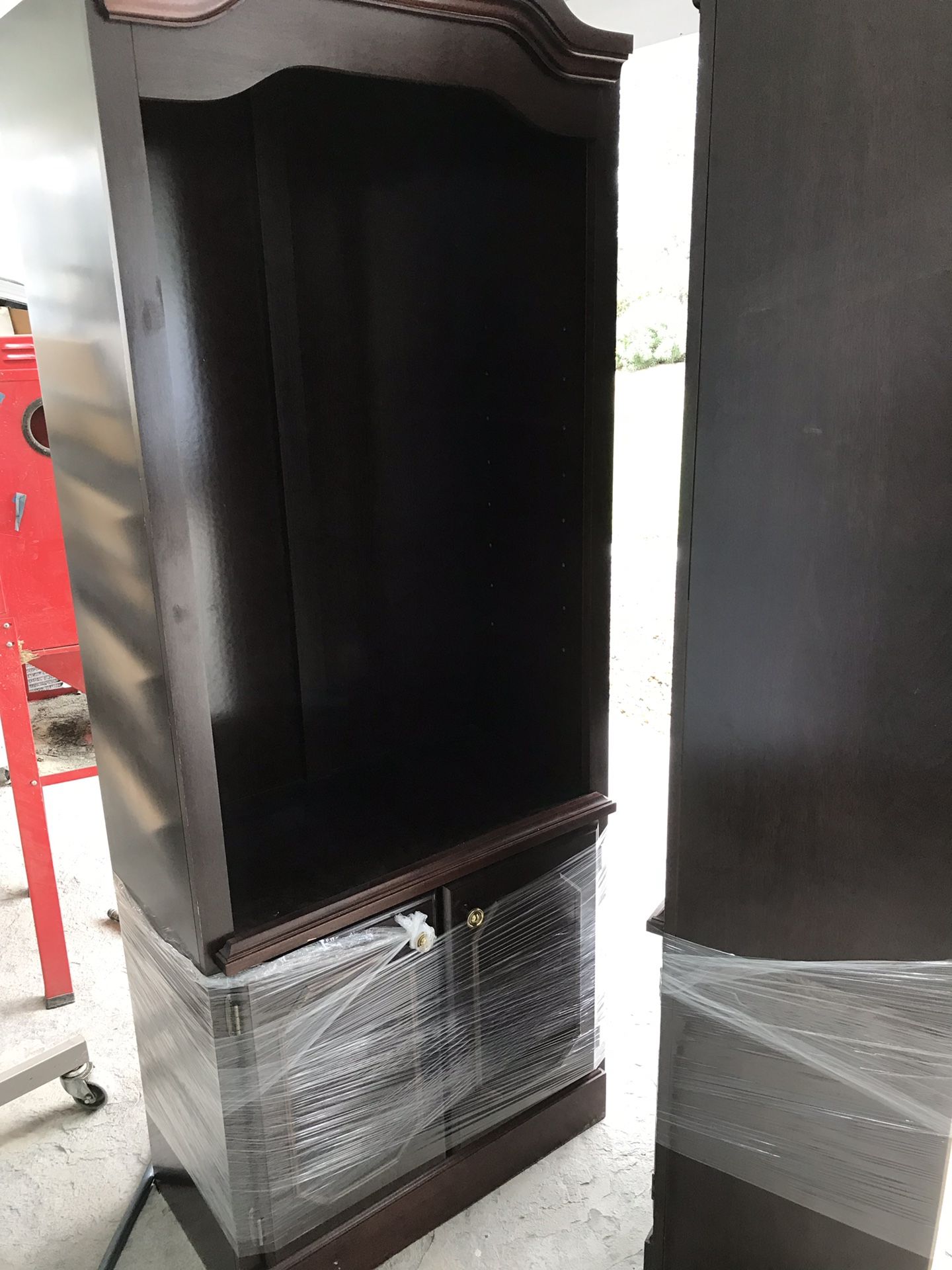 Matching desk and 2 stands