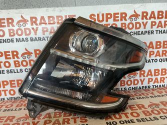 2015 Tahoe Suburban Headlight Pair Halogen OEM🔥 2020