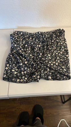 Cute Skirt Black With Tan/white Flowers