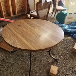 Table Leaf And 3 Chairs !!!
