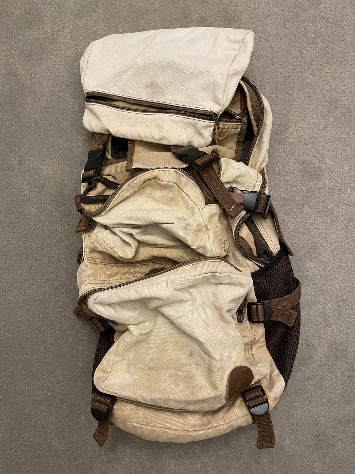 🎒 Heavy-Duty Canvas Hiking Backpack