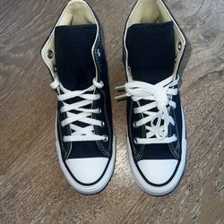 Converse Chuck Taylor - Women Size 7