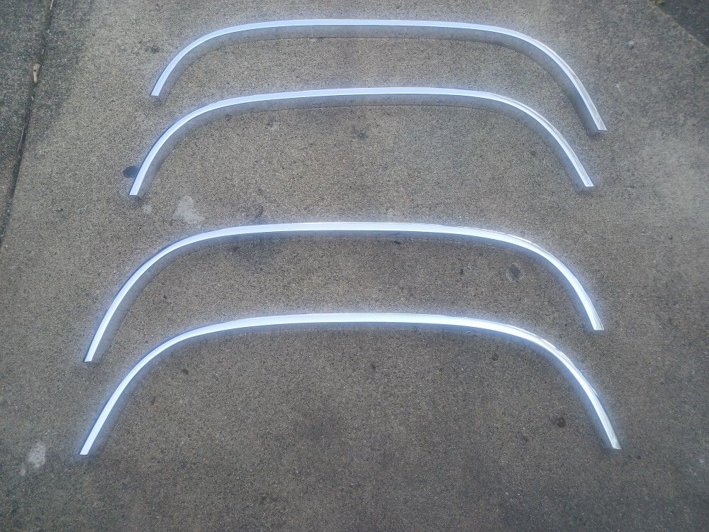 88-99 SILVERADO SIERRA C1500 K2500 FENDER WHEEL WELL MOLDINGS V6 V8 RWD 4X4