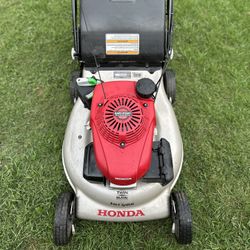Lawnmower Honda HRR216 Gas Lawn Mower Self Propelled