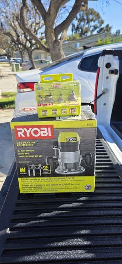 Ryobi 1.5HP router + 4 Decorative router bit set