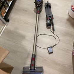 Dyson V8 Fluffy Head