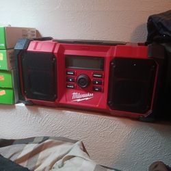 Milwaukee Radio M18