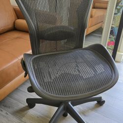 Herman Miller Aeron Chair (Size B)