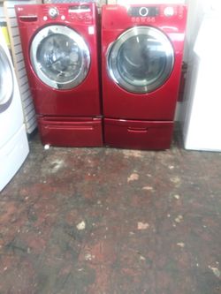 Front load washer LG and electric dryer Samsung set with pedestals in excellent conditions