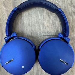  Sony Extra Bass Bluetooth Wireless Headphones. Noise Cancellation. Built-in microphone . Excellent for Music