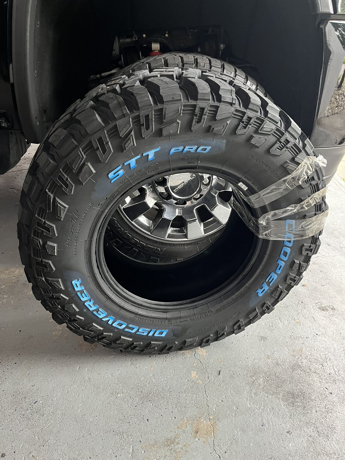Tires-Cooper Discover STT PRO