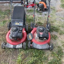 I Have Two Lawn Mowers Selling 200 Both Of Them Are Gonna Need Some Work On The Carburetor They Start Up And The Other no catcher back