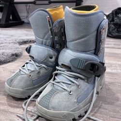 Women’s Moto Si Size 8 Snow Boots 