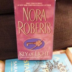 Complete Nora Roberts Key Trilogy (Key Of Light, Knowledge, Valor)