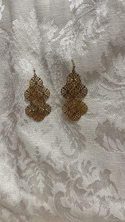 Gold tone costume pierced earrings 
