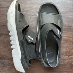 Like New Nike Playscape Sandal’s, Size 4 Black/White 