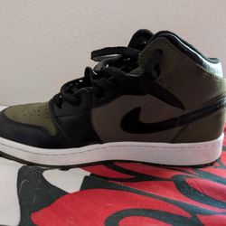 Jordan 1 Mid - Olive Canvas Black, 5.5Y