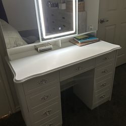 Vanity desk