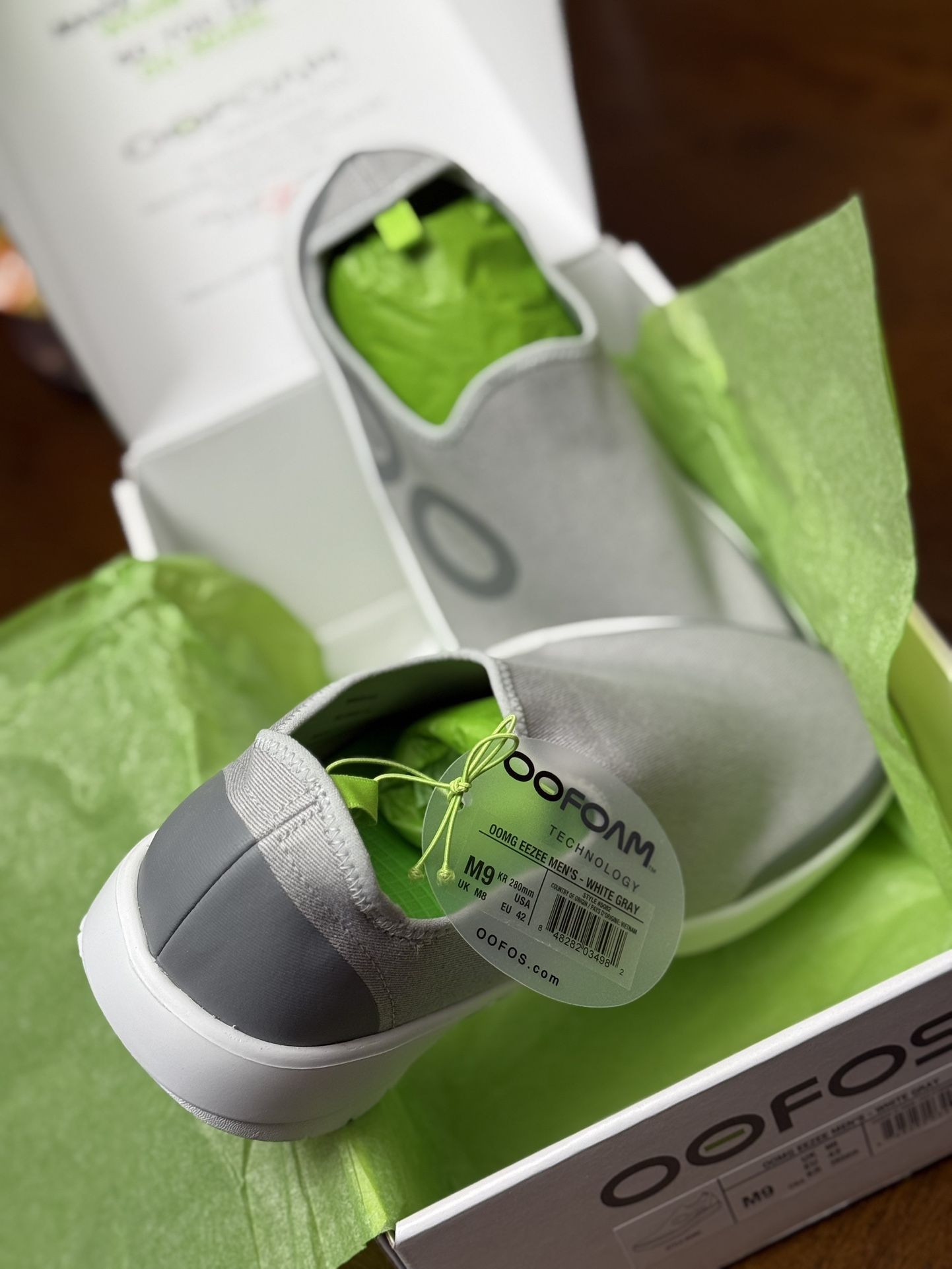 👟 OOFOS Men’s Recovery Shoes – Size 9 – White/Grey – NEW – $60