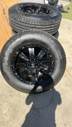 Ram 2500 20x10 (8x6.5 ) rims and tires