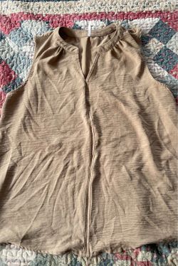 3rd & malt tunic top in a taupe ight brown shade split V-neckline Women’s Sz L