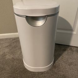 Diaper trash bin for baby Room
