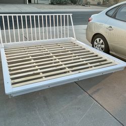 Super Cool Mid Century Modern Style White King Spindle Platform Bed Frame