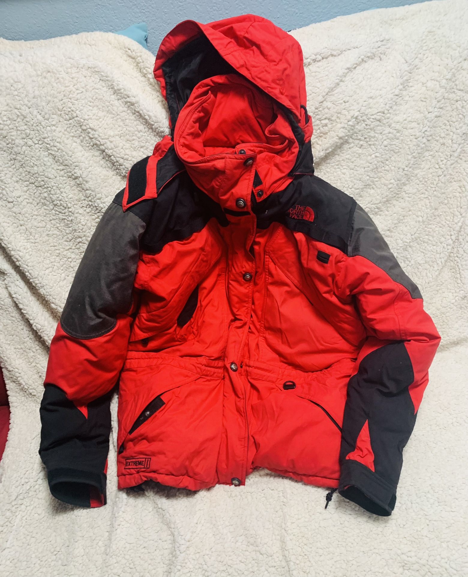 The North Face Jacket Size 12 Kids , Perfect For The Snow Snowboarding Or Even Rainy Days