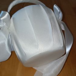 Flower girl accessories silk basket, faux flower petals & paper parasol

Condition for all items is used
$20 for any two items or bundle more to save
