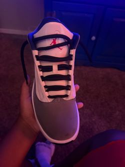 size 9 royal blue color way Air Jordan max Aura 2 size 8 1/2 royal blue color way