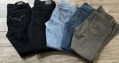 Women’s Levi Jeans 5- Pairs