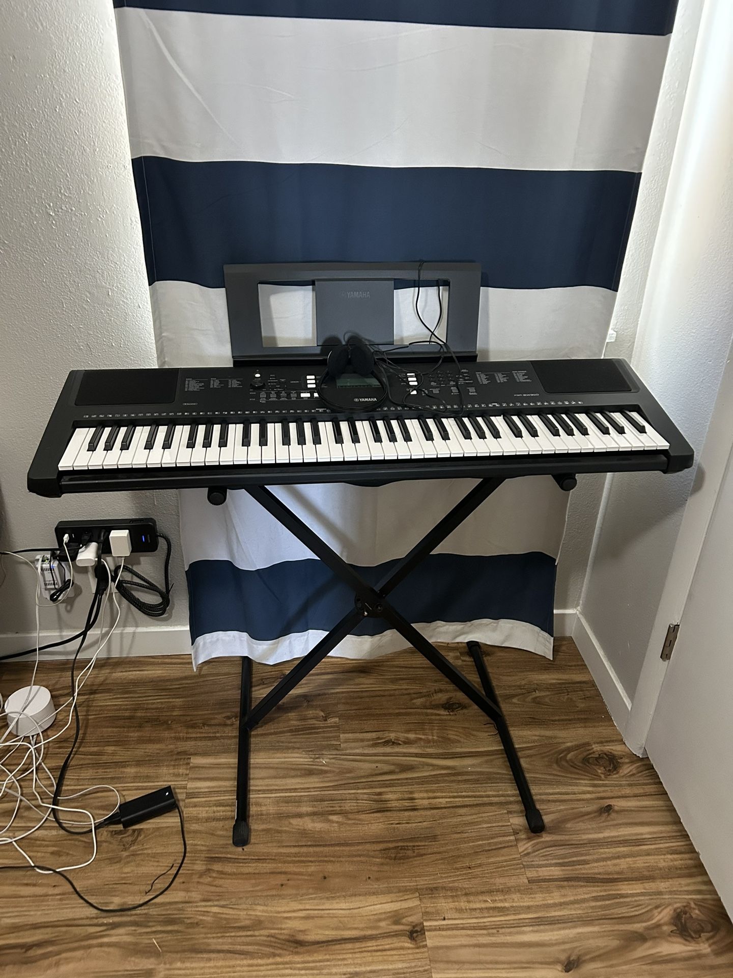 Yamaha Electric Keyboard