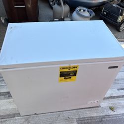 Magic Chef 7.0 cu. ft. Chest Freezer in White HMCF7W4