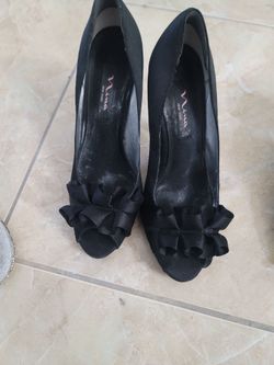 NINA NEW YORK Size 8.1/2
