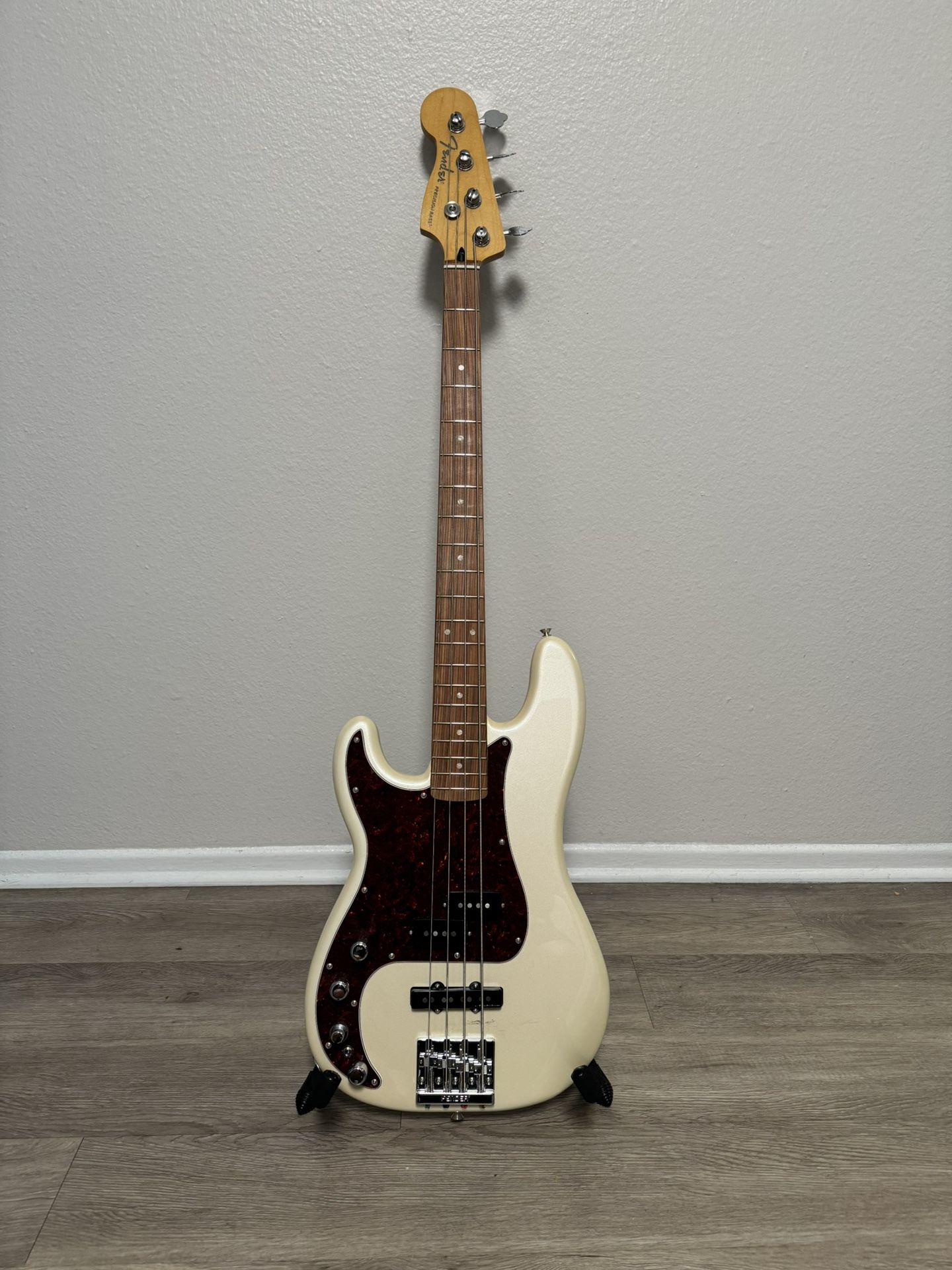 Fender Player Plus Precision Bass Guitar Left Handed Olympic Pearl with Bag