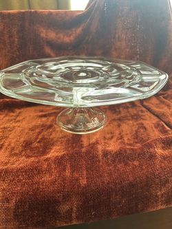 Pedestal cake plate