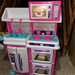 Toy Kitchen 