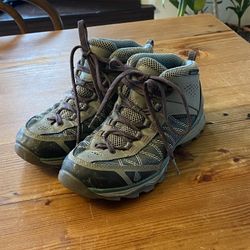 Nice Vasque Mid-Rise Hiking Shoes Women's US Size 8