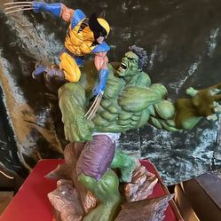 Hulk Vs Wolverine Maquette from Sideshow