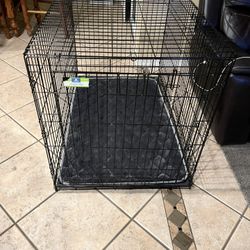 Xxl Dog Crate With Pad. Excellent Condition 