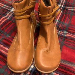 Boots- New -Never Worn Sz 8
