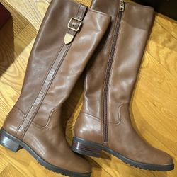 (never worn in box) Coach easton brown leather boots - US 7